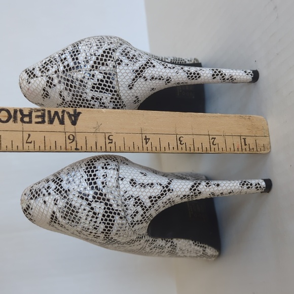Charlotte Russe Snakeskin Fishnet Pattern Heels 9 Black White - Picture 11 of 12